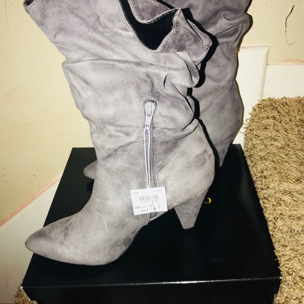 New boot for women/girl size 9 in a boxfor winter